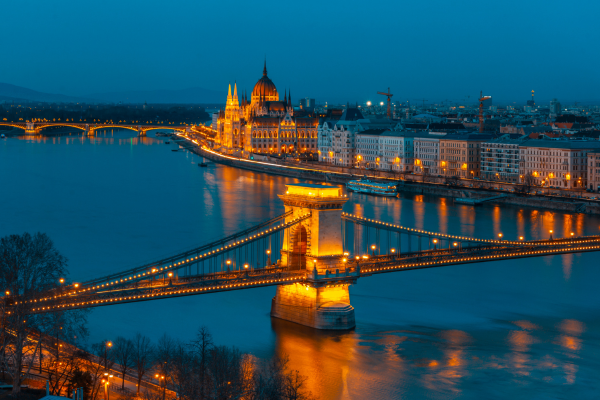 Budapest — Chain Bridge over the Danube at night