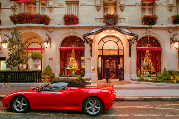 Paris — Plaza Athénée elegance